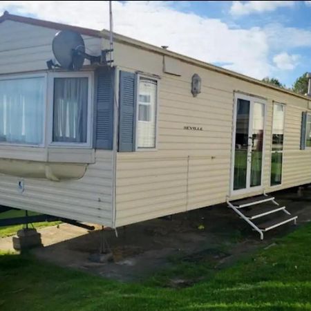 2 Bedroom Caravan With Sea Views Eastchurch Exterior foto