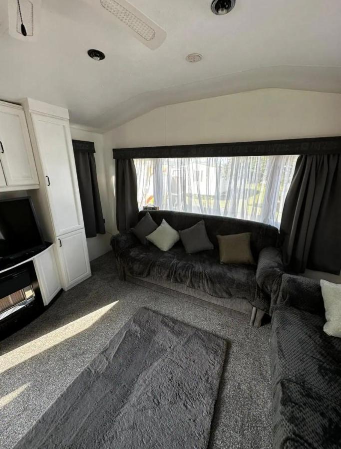 2 Bedroom Caravan With Sea Views Eastchurch Exterior foto