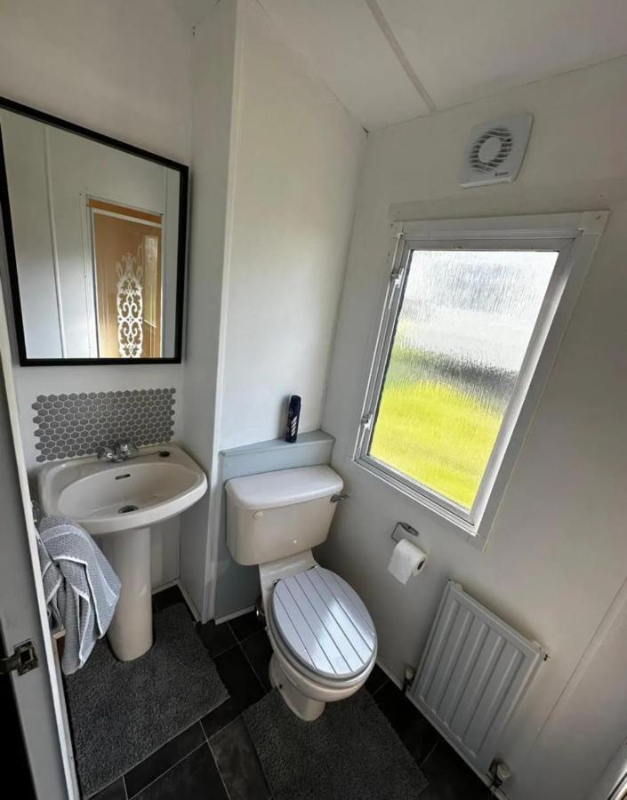 2 Bedroom Caravan With Sea Views Eastchurch Exterior foto