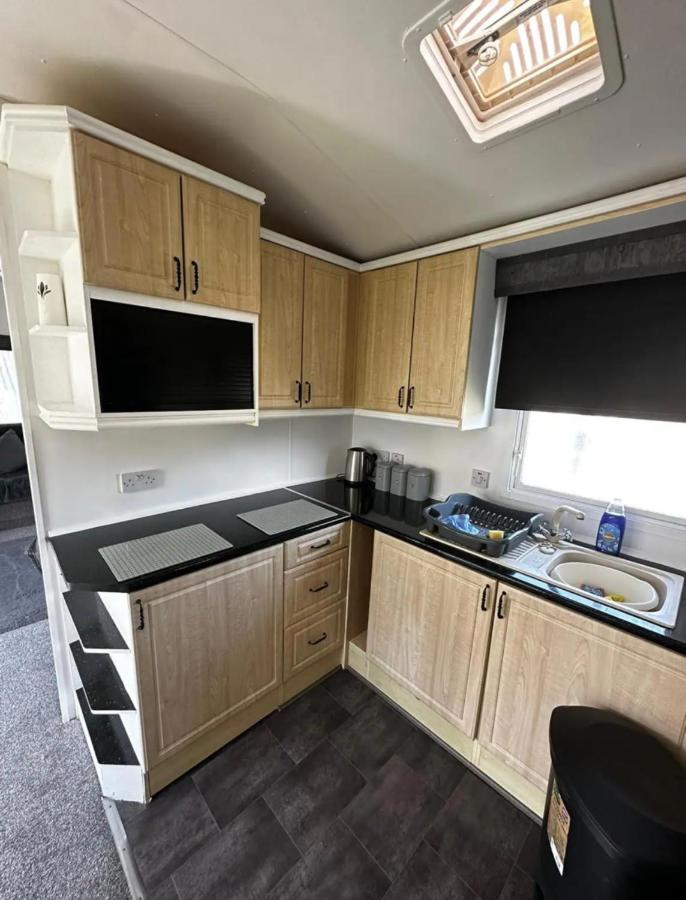 2 Bedroom Caravan With Sea Views Eastchurch Exterior foto